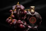 عطر Louis Alavia Ruby Red 100ml با شیشه‌ی قرمز براق و تزئینات طلایی، مناسب برای زنان و مردان