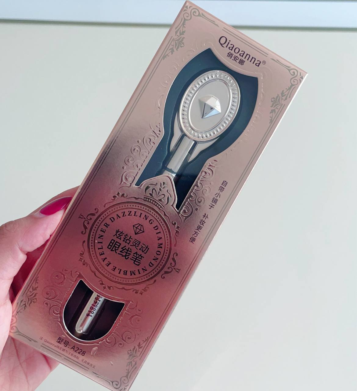 خط چشم الماسی أینه دار برند Qiaoanna با درب الماسی شیک