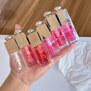 لیپ گلاس طرح دیور، براق کننده لب با ماندگاری مناسب