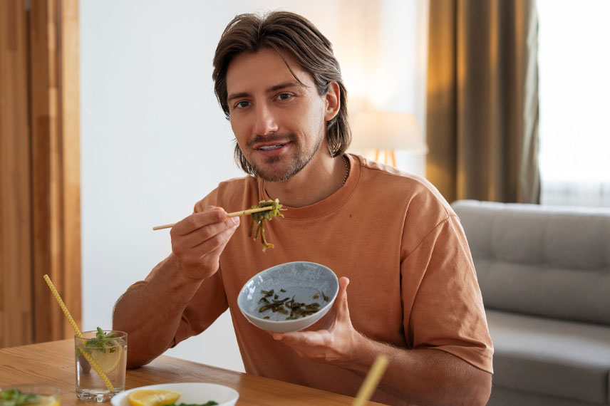 غذا خوردن بعد از اسلیو معده رعایت رژیم غذایی مناسب بعد از عمل اسلیو معده بسیار مهم است.