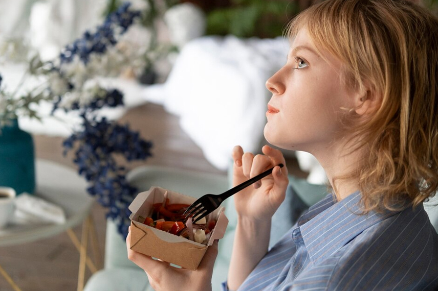 استفراغ بعد از عمل اسلیو معده رژیم غذایی نامناسب بعد از اسلیو باعث تحریک معده و ایجاد استفراغ میشود.