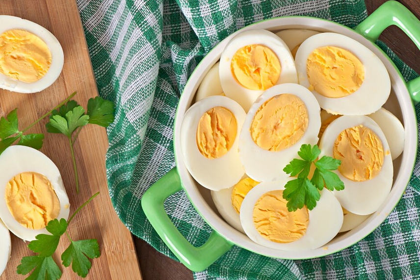 تغذیه اسلیو چند هفته بعد از اسلیو معده فرد می تواند غذاهای نرم مانند تخم مرغ آبپز مصرف کند.