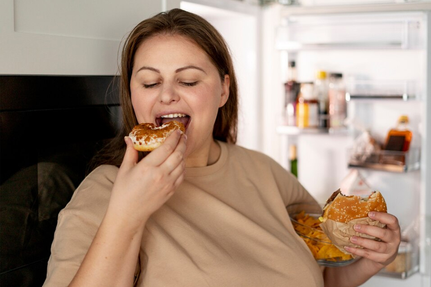 راه های کاهش درد بعد از اسلیو معده بهتر است برای کاهش درد معده بعد از عمل اسلیو، از غذاهای نرم و مایع در حجم کم استفاده شود.