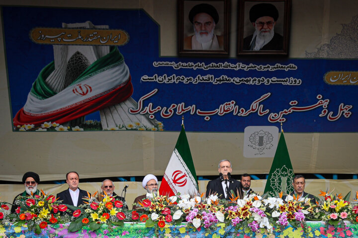 دولت به دنبال تقابل با مردم نیست / آماده شنیدن صدای مردم هستیم