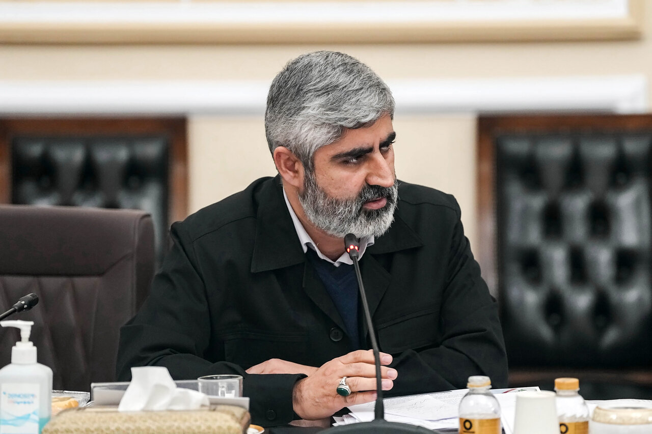 سوء قصد به جان نماینده تاکستان / خودرو بیگدلی با سلاح ساچمه‌ای هدف قرار گرفت