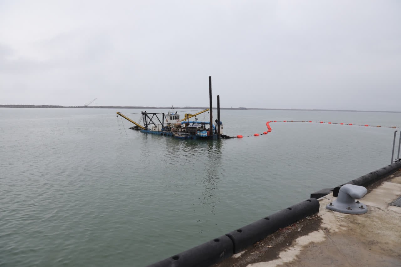 آغاز لایروبی حوضچه آرامش بندر کاسپین؛ گام راهبردی برای پایداری تجارت دریای خزر