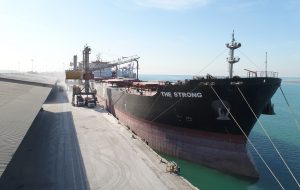 تخلیه یک کشتی کالای اساسی در ۳ روز